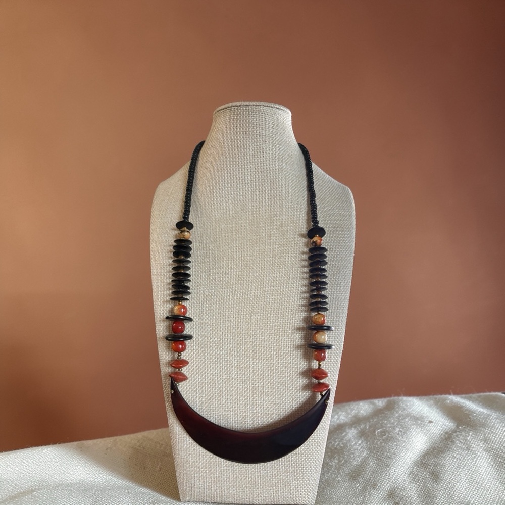 Vintage Apple Coral Crescent Statement Necklace – 24”